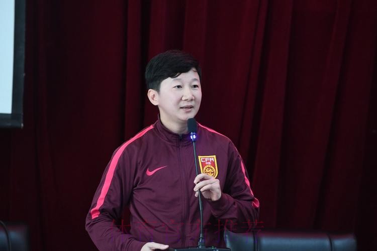 蔡振华:铿锵玫瑰精神再现 中国女足还能前行